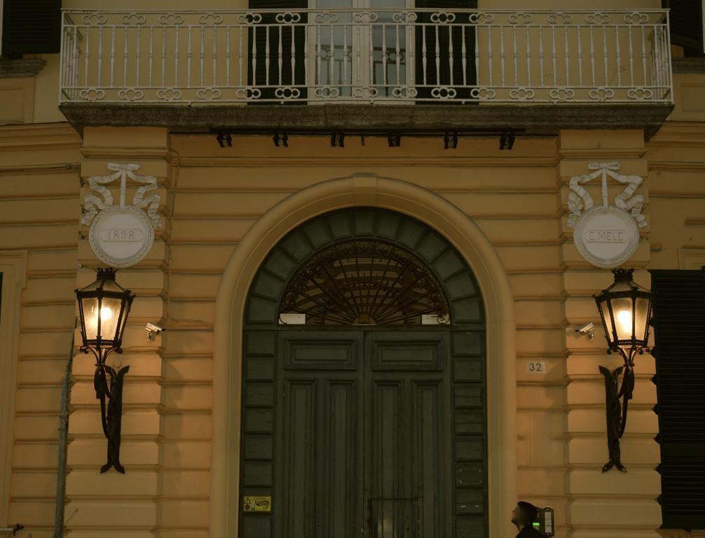 Palazzo Mele Residence Наполи Екстериор снимка